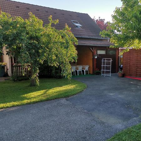 Erika vendégház centrumban Balatonkeresztúr Exteriör bild