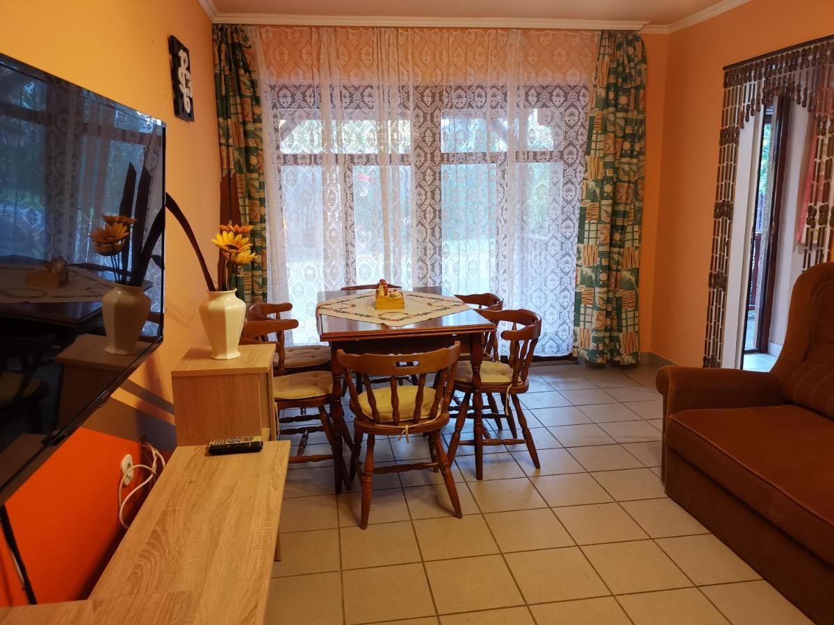 Erika vendégház centrumban Balatonkeresztúr Exteriör bild