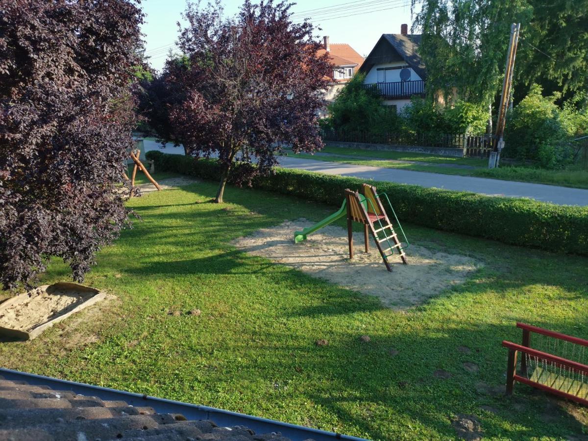 Erika vendégház centrumban Balatonkeresztúr Exteriör bild