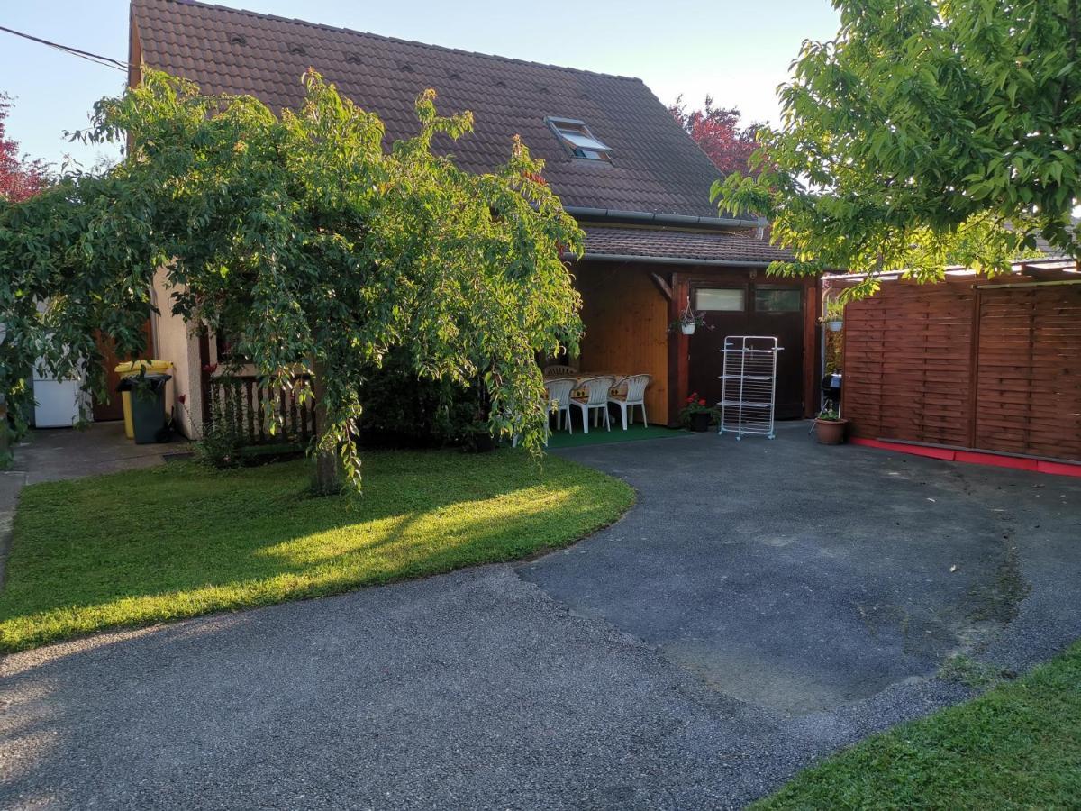 Erika vendégház centrumban Balatonkeresztúr Exteriör bild